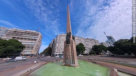 Obelisco a los Constituyentes on Bulevar Artigas, 18 de Julio Ave. and Luis Morquio Ave. - Department of Montevideo - URUGUAY. Photo #84798