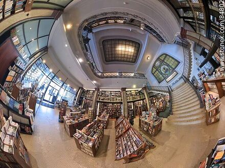 Wide-angle view of the Puro Verso bookstore ex optic Pablo Ferrando - Department of Montevideo - URUGUAY. Photo #84802