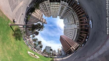 Fisheye in Independencia Square - Department of Montevideo - URUGUAY. Photo #84846
