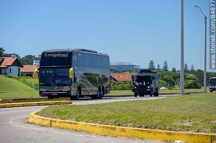 Bus with the players of the Fortaleza soccer team (Brazil) - Punta del Este and its near resorts - URUGUAY. Photo #84877