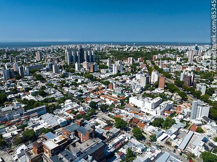 Vista aérea de la ciudad de Montevideo al suroeste. Hospital de Clínicas - Departamento de Montevideo - URUGUAY. Foto No. 85345