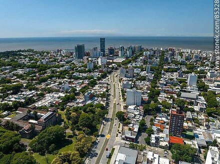 Vista aérea de la Avenida Luis Alberto de Herrera hacia el sur - Departamento de Montevideo - URUGUAY. Foto No. 85328