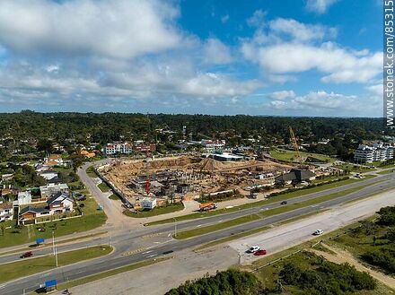 Vista aérea de la obra donde se encontraba el hotel San Rafael (dic 2023) - Punta del Este y balnearios cercanos - URUGUAY. Foto No. 85315