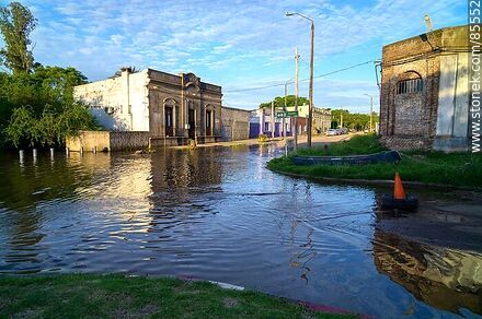 Zona inundada frente al puerto y a la Prefectura Naval - Departamento de Artigas - URUGUAY. Foto No. 85552