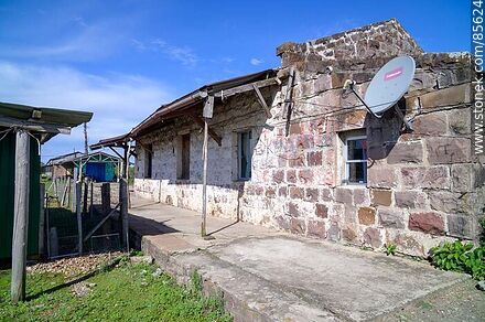 Antigua estación de trenes de Cuareim - Departamento de Artigas - URUGUAY. Foto No. 85624