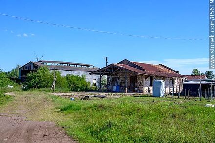 Antigua estación de trenes de Cuareim - Departamento de Artigas - URUGUAY. Foto No. 85619