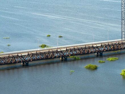 Aerial view of the road and railroad bridges over the Cuareim River, border with Brazil (Quaraí). - Artigas - URUGUAY. Photo #85645