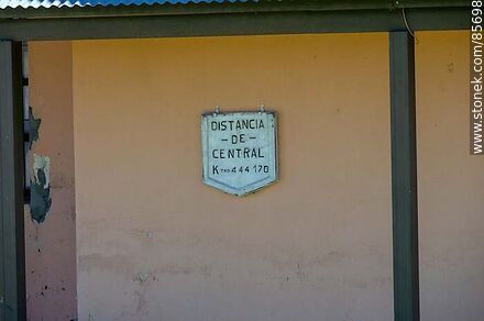 Railway sign of the distance by rail to Montevideo. Km. 444.17 - Department of Paysandú - URUGUAY. Photo #85698