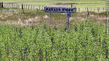 Sign at Km. 444 railroad stop - Department of Paysandú - URUGUAY. Photo #85713