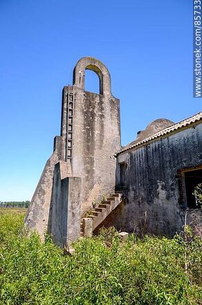 Abandoned chapel near Orgoroso on the road to Las Palmas or Cuchilla del Rabón departmental road - Department of Paysandú - URUGUAY. Photo #85733