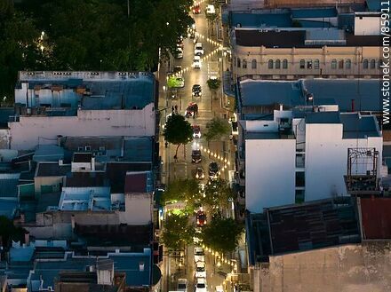 Vista aérea de la calle 18 de Julio al anochecer - Departamento de Paysandú - URUGUAY. Foto No. 85911