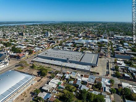 Vista aérea del Paysandú Shopping y terminal de ómnibus - Departamento de Paysandú - URUGUAY. Foto No. 85769