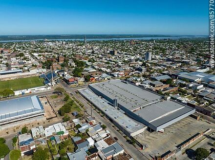 Vista aérea del Paysandú Shopping y terminal de ómnibus - Departamento de Paysandú - URUGUAY. Foto No. 85770