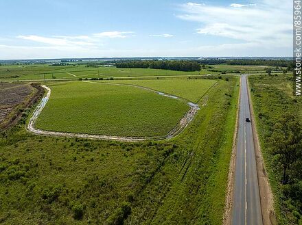 Vista aérea de la ruta 30 hasta su fin en la ruta 3 - Departamento de Artigas - URUGUAY. Foto No. 85964