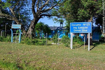 Escuela No. 25 Ing. Ezequiel Dimas Silva - Departamento de Artigas - URUGUAY. Foto No. 86007