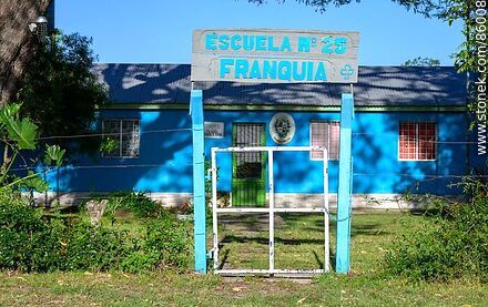Escuela No. 25 Ing. Ezequiel Dimas Silva - Departamento de Artigas - URUGUAY. Foto No. 86008