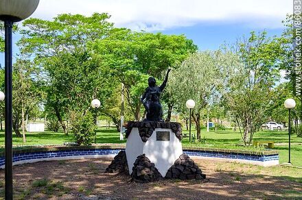 Monumento a la madre - Departamento de Artigas - URUGUAY. Foto No. 86083