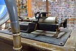 Museo Arenas de las Colecciones. Fonógrafo de  cilíndro marca Edison, antecesor del gramófono - Foto #87711