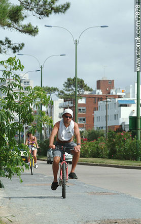 Ciclista - Punta del Este y balnearios cercanos - URUGUAY. Foto No. 7878