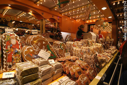Feria de Navidad en Estrasburgo. Confitería. Lenguas de almendras - Región de Alsacia - FRANCIA. Foto No. 29214