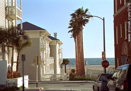Vicente Terrace street in Santa Monica, Dogtown -  - USA-CANADA. Photo #3176