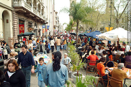 Sarandi pedestrian street - Department of Montevideo - URUGUAY. Photo #16266