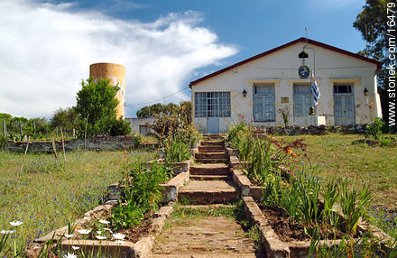 Escuela Carlos Gardel - Departamento de Tacuarembó - URUGUAY. Foto No. 16479
