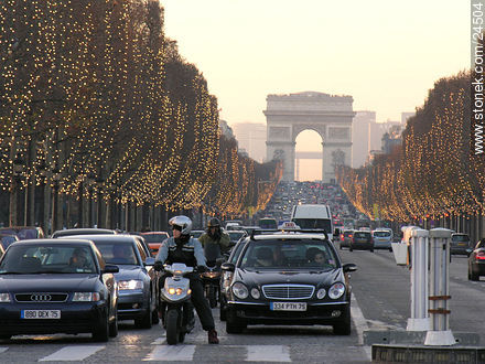 Avenue des Champs Elysées y Arc de Triomphe. - París - FRANCIA. Foto No. 24504