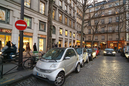 Le Village Royal. Par de autos Smart - París - FRANCIA. Foto No. 24459