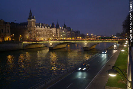 Pont au Change. Conciergerie. - París - FRANCIA. Foto No. 24808