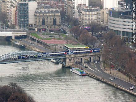 Puente ferroviario sobre la Av. Presidente Kennedy - París - FRANCIA. Foto No. 24850