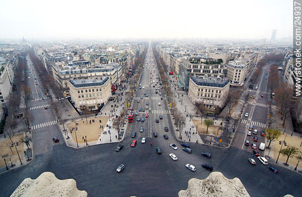 Av. des Champs Elysées, Av. Marceau, Av. D'Iéna, torre Eiffel desde lo alto del Arco de Triunfo - París - FRANCIA. Foto No. 24937