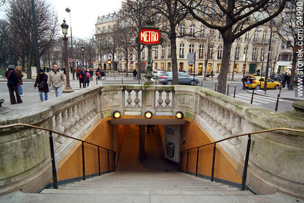 Estación de metro Franklin D. Roosevelt en Champs Elysées - París - FRANCIA. Foto No. 24990