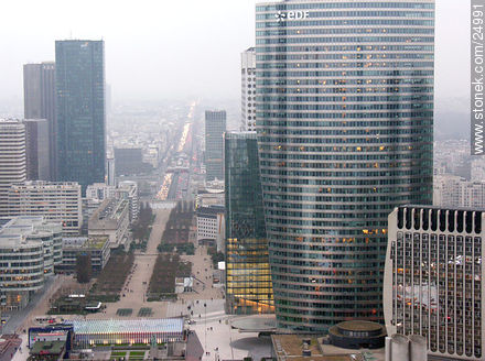Desde lo alto de La Défense. Av. Charles de Gaulle. EDF - París - FRANCIA. Foto No. 24991