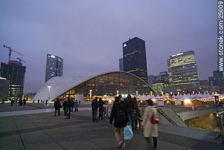Edificios modernos de La Défense - París - FRANCIA. Foto No. 25009