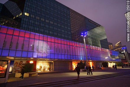 Edificios modernos de La Défense - París - FRANCIA. Foto No. 25019