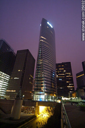 Edificios modernos de La Défense - París - FRANCIA. Foto No. 25032