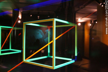 Diagonal de un cubo - París - FRANCIA. Foto No. 25342