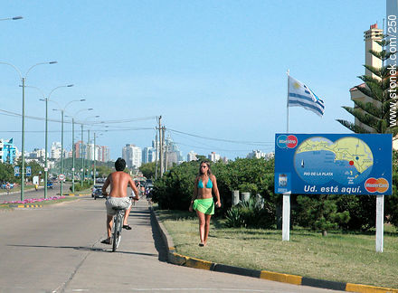 Boardwalk of Playa Mansa. 26th stop Las Delicias. - Punta del Este and its near resorts - URUGUAY. Photo #250
