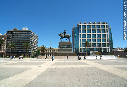 Plaza Independencia of Montevideo - Department of Montevideo - URUGUAY. Photo #27172