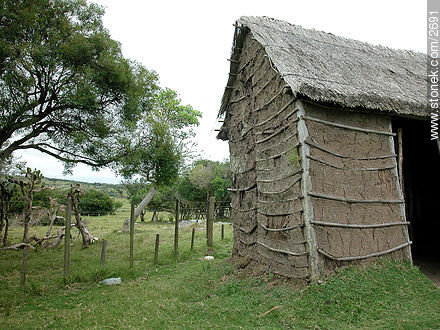 House recreation of XVIII century. *Tapera*. *Rancho*. - Department of Rocha - URUGUAY. Photo #2691