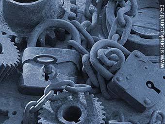 Old rusty metal. Gears, locks and chains  -  - MORE IMAGES. Photo #8753